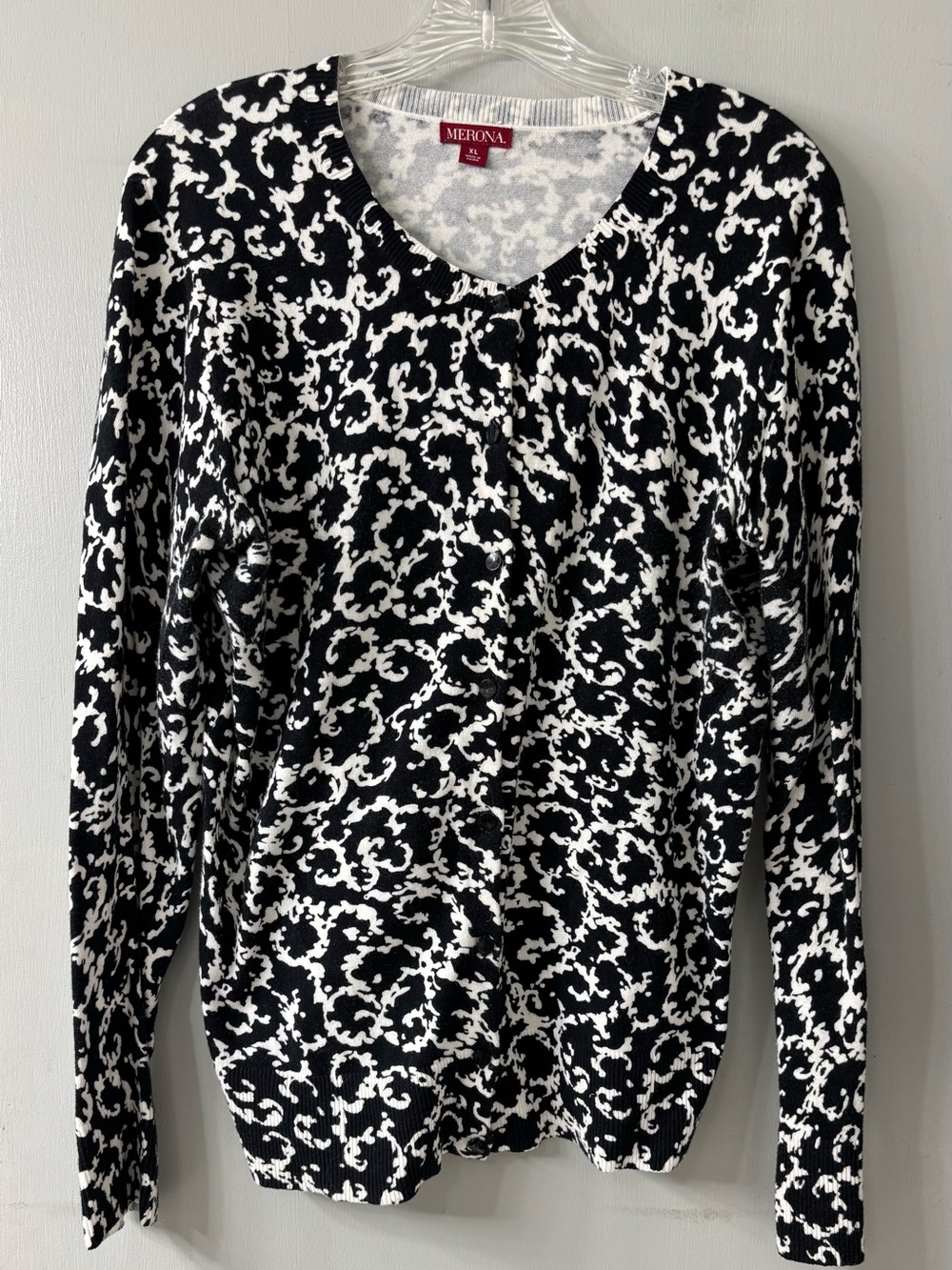Merona Black/White Damask Knit Button Front Cardigan
Sweater Womens XL